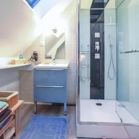 Stunning In With Kitchen بيت للعطل *