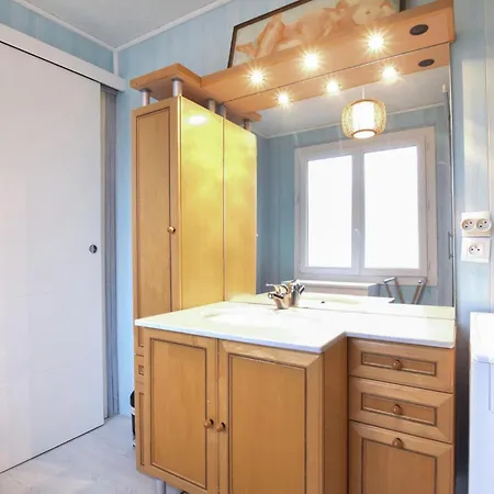 Stunning In With Kitchen بيت للعطل Pirou